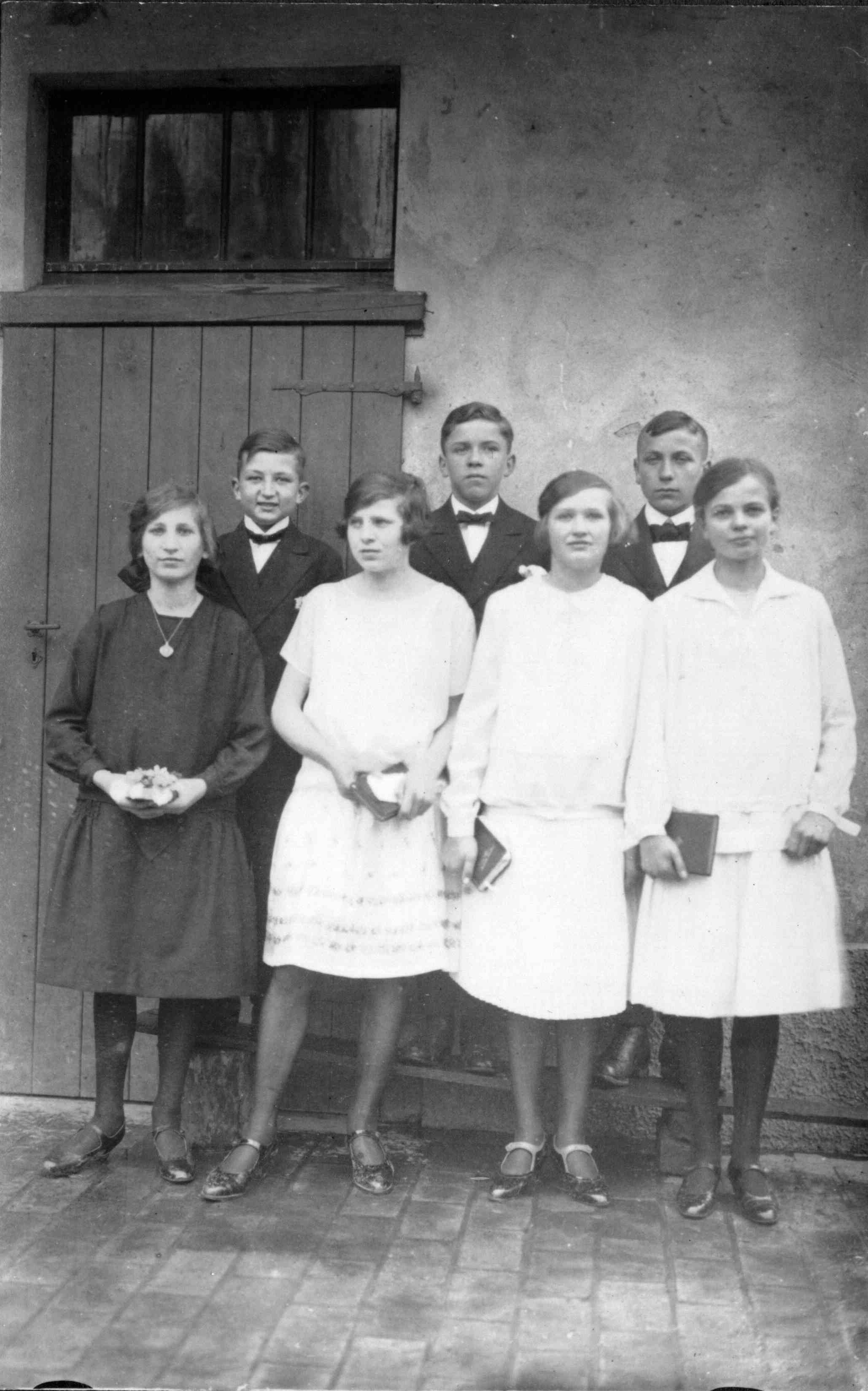 Konfirmation von Erna Nauman 1928 in Belgershain