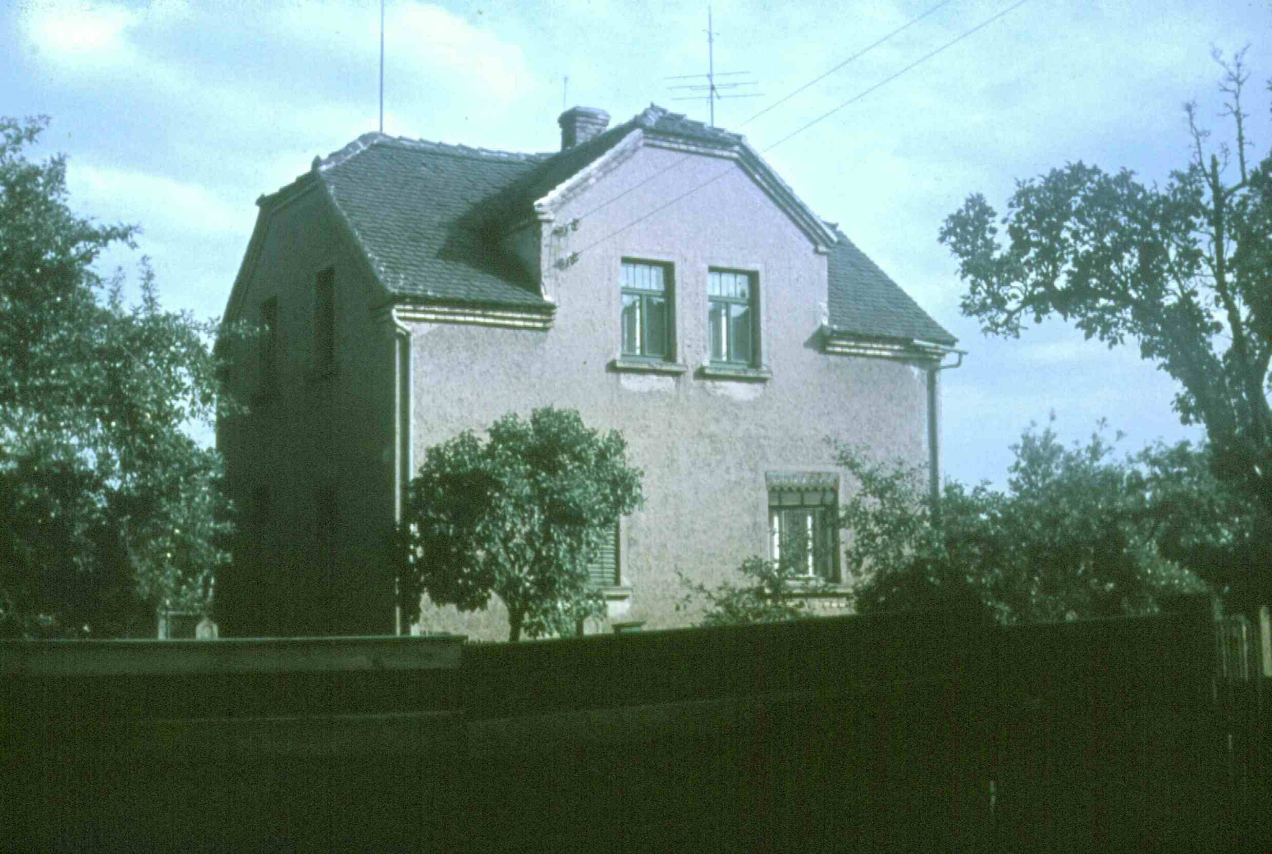 Oelzschauer Straße 1, Belgershain